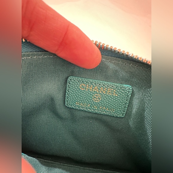 Chanel 28 Small Turquoise Blue Green Quilted Caviar Mademoiselle Cosmetic Case - Picture 3 of 8